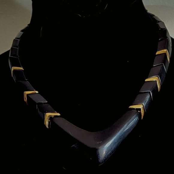 Napier Black Resin Chevron NAPIER statement necklace - Picture 2 of 8
